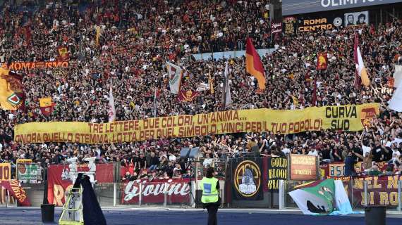 Striscione della Sud per lo stemma della tradizione: "Tre lettere, due colori, un'anima". FOTO!