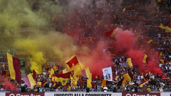 Roma-Lille - Striscioni capovolti in segno di vicinanza verso i tifosi fermati in Francia