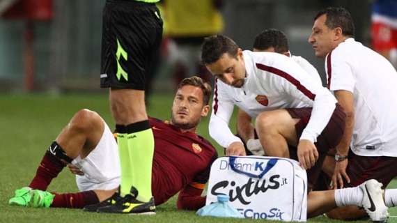 LA VOCE DELLA SERA - Totti, compleanno con infortunio: "Nel calcio succede". Lesioni anche per Dzeko e Keita. Clattenburg dirigerà BATE Borisov-Roma
