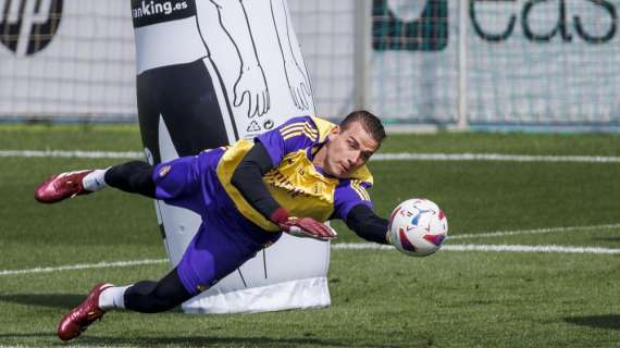 Real Madrid, Lunin viaggia da solo verso Londra a causa di un raffreddore