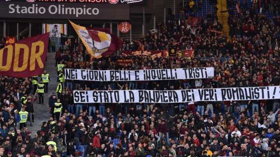 La coreografia della Sud per De Rossi: "Ci hai rappresentato in campo per 18 anni, da oggi la tua curva rappresenterà te per sempre. Siamo tutti DDR". FOTO!