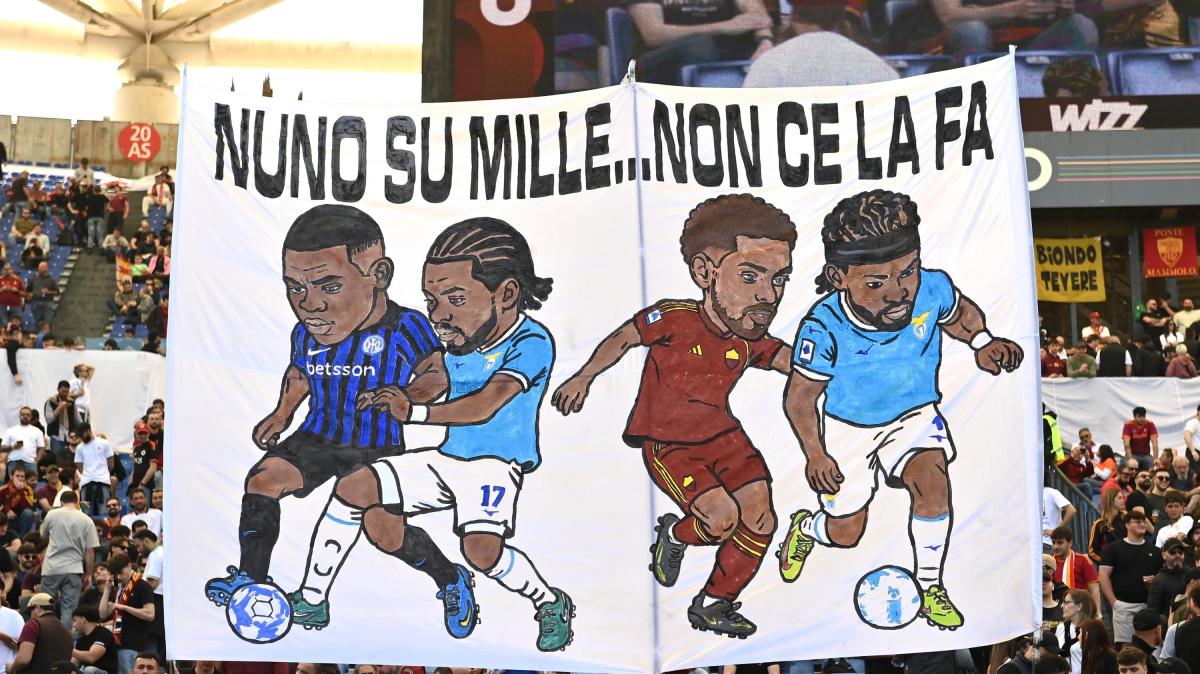 Roma-Lazio - Striscione in Curva Sud: "Nuno su mille non ce la fa"