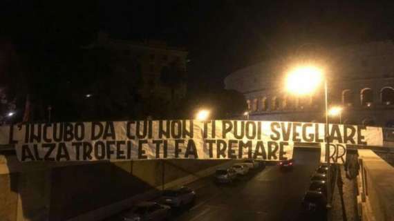 Nuovo striscione degli Irriducibili della Lazio al Colosseo: "L'incubo da cui non ti puoi svegliare alza trofei e ti fa tremare". FOTO! 