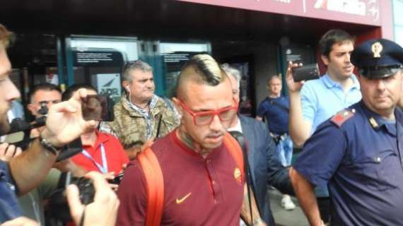 Nainggolan rifiuta di firmare la maglia della Juventus a un tifoso: "Hai scelto la squadra sbagliata". VIDEO!