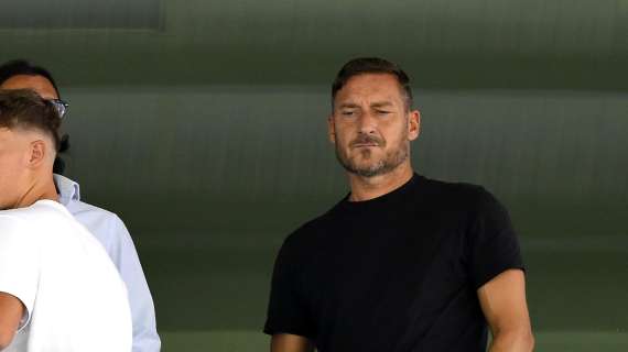 Totti: "Florentino Pérez mi ha detto che il suo unico punto debole della carriera è di non avermi portato a Madrid. Oggi il 10 è un numero come gli altri"