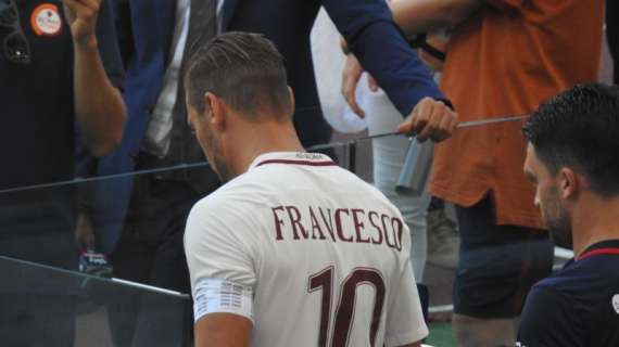 Roma-San Lorenzo, Totti gioca con scritto Francesco sulla maglia