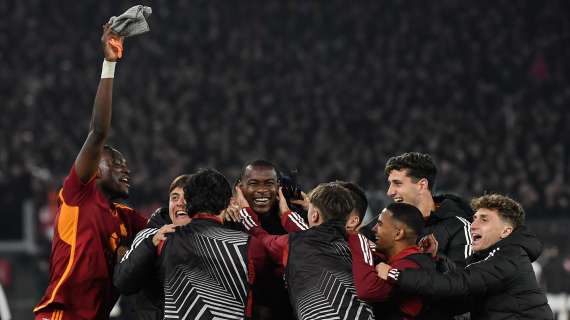 LA VOCE DELLA SERA - La Roma batte il Milan e vola in semifinale contro il Bayer Leverkusen. De Rossi: "Sono orgoglioso della squadra". I Friedkin confermano DDR per il futuro. Infortunio per Lukaku