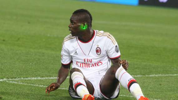 Milan, Seedorf: "Balotelli? La sua uscita dal campo contro la Roma non mi è sembrata scomposta"