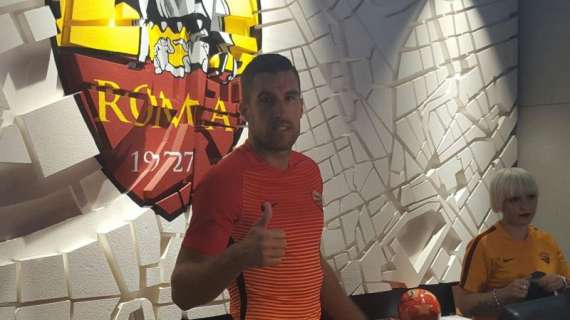 Instagram, Strootman: "Cosa pensate della terza maglia della Roma?"