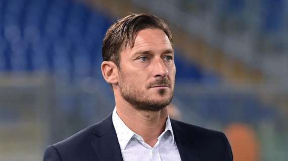 La federcalcio russa omaggia Totti: "Leggenda"