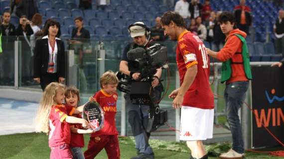 Nel post gara bimbi e giocatori in campo