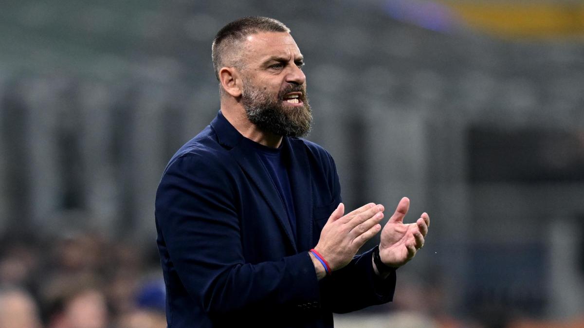 Genoa, De Rossi sul gol di Dimarco: “Come Totti? Quello di Francesco lo lascerei nell’olimpo dei gol più belli”