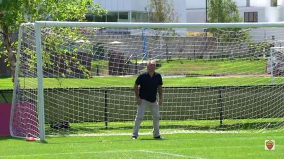 Pallotta si improvvisa portiere durante l'ultimo allenamento della Roma a Boston. FOTO!