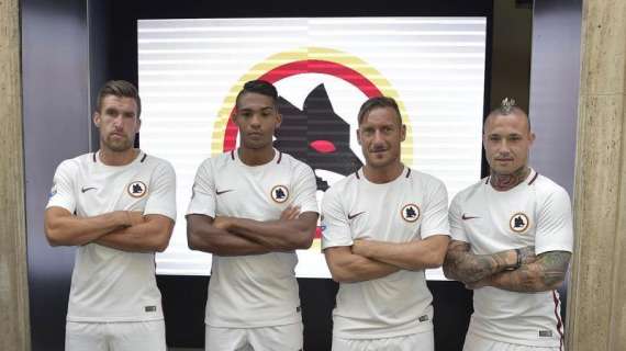 Totti, Strootman, Nainggolan e Jesus raccontano la nuova maglia away