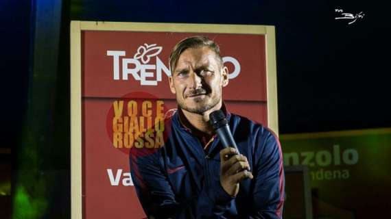 Twitter, Totti invita i tifosi a Montréal