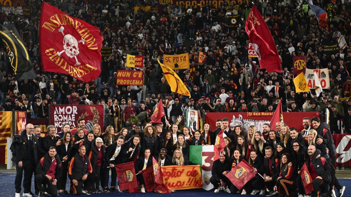 La Roma Femminile Campione d'Italia omaggiata allo Stadio Olimpico. FOTO!