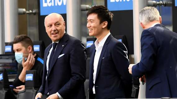 Zhang scherza a cena con l'Inter: "Lasciate 5€ per il mercato". Ausilio: "Ma l'italiano?"