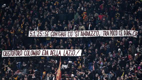 Roma-Genoa, la Tevere ironizza sulla coreografia laziale al derby: "Scusate il ritardo, c'era un veliero in doppia fila". I Distinti Sud: "Tra poco ce dirai che Cristoforo Colombo era della Lazio". FOTO!