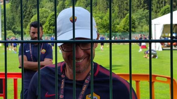 Di Francesco firma un peluche sul sedere: "Porta fortuna". Poi a domanda su Defrel: "Chi è?"