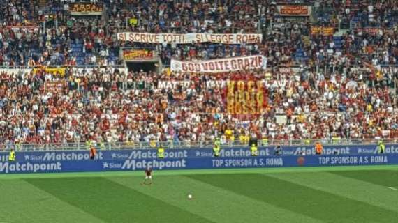 Striscione per Totti: "Si scrive Totti...si legge Roma". FOTO!