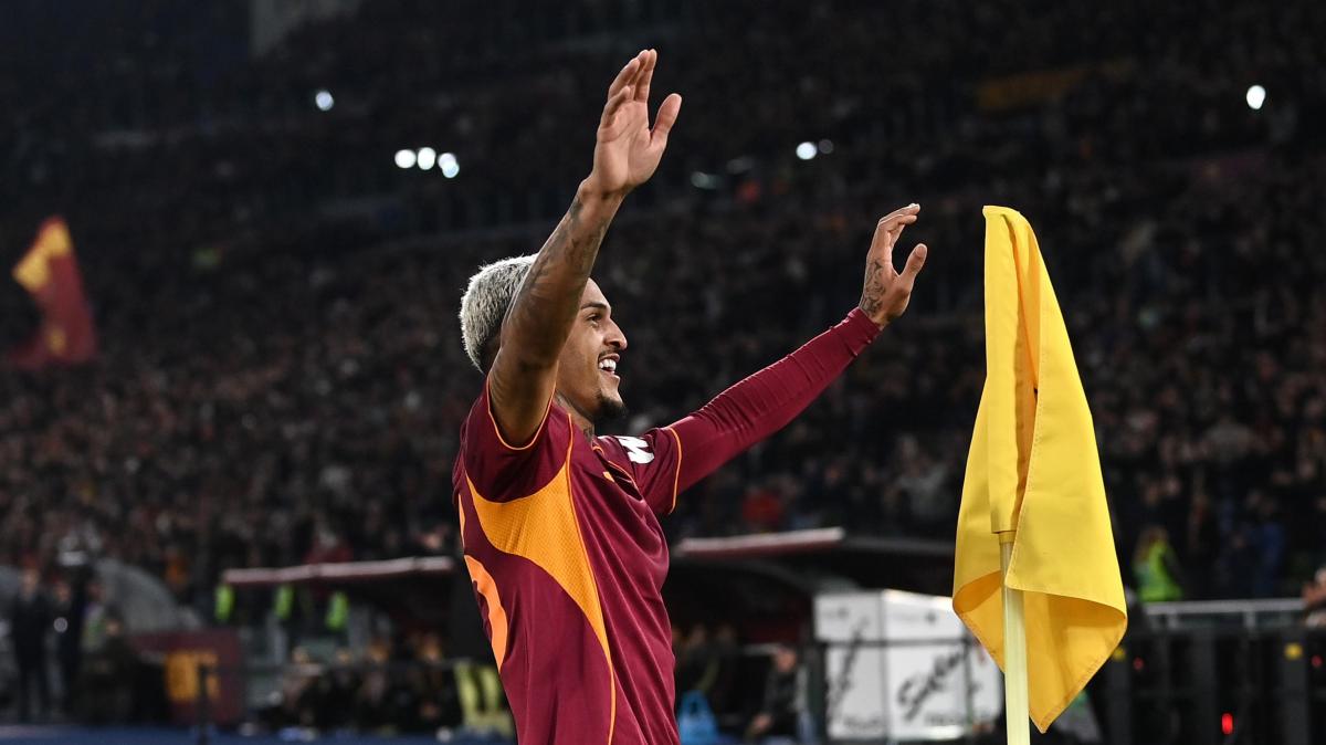 Roma-Juventus - L'esultanza di Wesley per mostrare vicinanza a Vinicius 