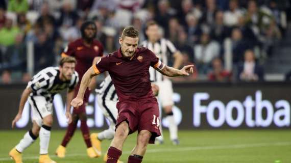 COVID-19, la Roma mette all'asta la maglia indossata da Totti contro la Juventus nel 2014