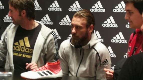 CISALFA - De Rossi presenta le nuove scarpe Adidas. FOTO! VIDEO!