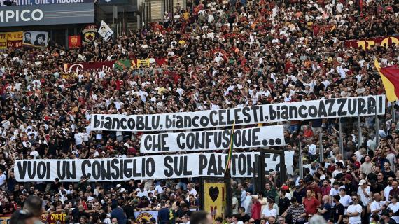 Lazio-Roma - Striscione in Sud: "Parli di fusione e di pantone, ma ti scordi che sei nato podista su un barcone" FOTO!