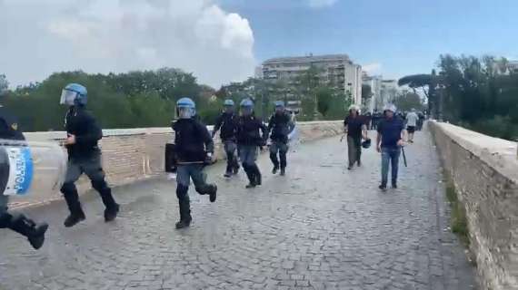 Disordini ieri pomeriggio in centro e all'interno dello stadio