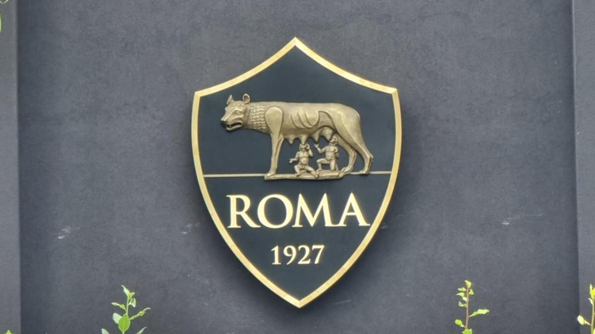 Gli auguri della Roma: "Buon Natale a tutti i tifosi giallorossi"