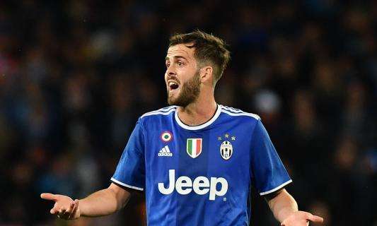 Instagram, Pjanic a Juan: "Un onore giocare con questo grandissmo giocatore"