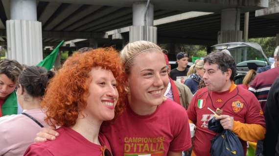 VG - La Roma Femminile festeggia con i tifosi la conquista del campionato. FOTO! VIDEO!