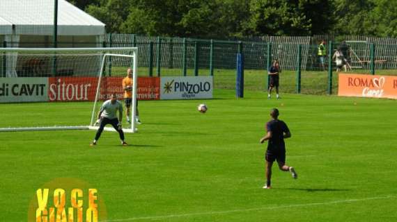 I giocatori provano le conclusioni durante l'allenamento - La photogallery