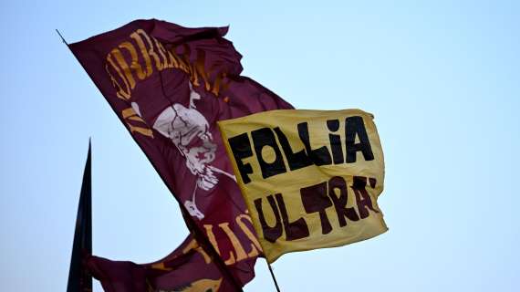 Roma-Inter, la Curva Sud ironizza sull'inchiesta degli ultras ospiti: "Dopo le strisce blu, arrivano le strisce neroblù"