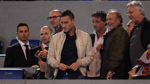 Totti in Tribuna Autorità per Roma-Chievo. FOTO!