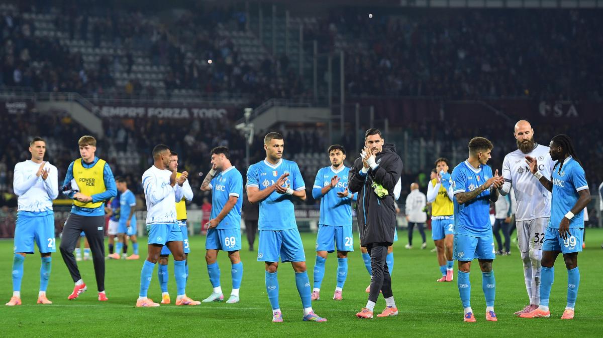 Napoli, Conte: "Serve fiducia, pazienza e non esaltarsi'