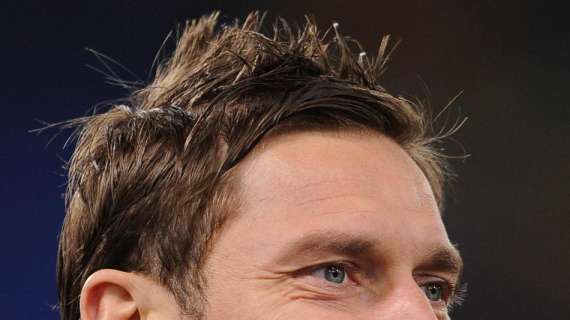 Nevica e Totti scherza con Di Vaio: "Oh, ma c'abbiamo 34 anni..."