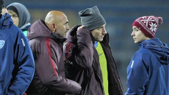 Spalletti spinge Totti e compagni sotto il settore dei tifosi romanisti. FOTO!