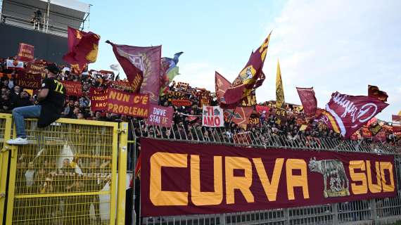 Roma-Inter, un altro striscione in Curva Sud: "Friedkin: la vostra assenza è talmente palese, che a parlare mandate un francese"