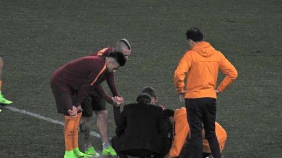 Problema nel riscaldamento per Daniele De Rossi. FOTO!