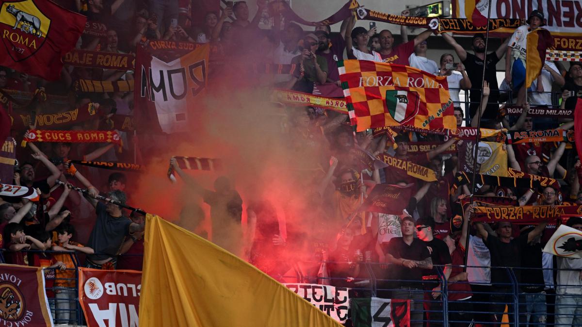 Hellas Verona-Roma - El Shaarawy rimane per ultimo in campo e va ancora sotto al settore ospite