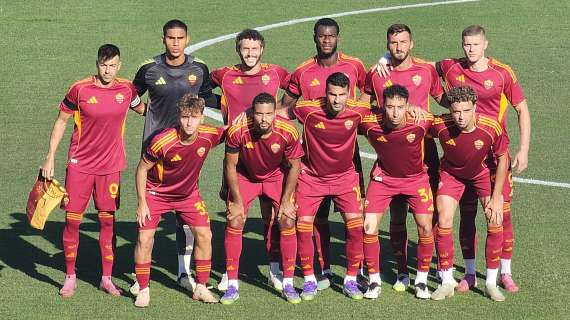 Ritiro Roma - Foto ricordo a St. George's Park prima di partire per Liverpool