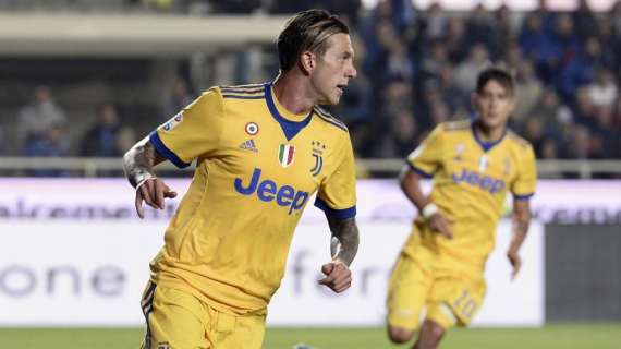 Serie A - Bernardeschi regala i 3 punti alla Juventus. Proteste dei sardi per un rigore non concesso