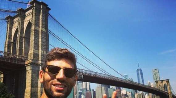 Fazio saluta New York attraverso un selfie con il ponte di Brooklyn 