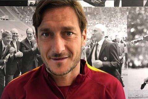 Shooting della Nike a Trigoria per Totti, regalata una ciambella al Capitano. FOTO!