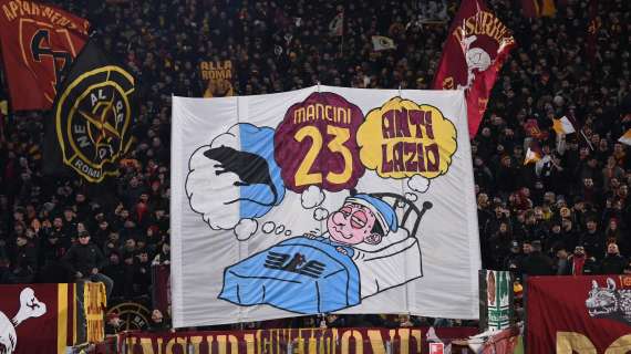 Roma-Lazio, la Curva Sud ricorda l'esultanza di Mancini dello scorso derby. FOTO!