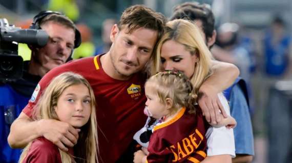 Totti: "Una bella vacanza a Mykonos!"