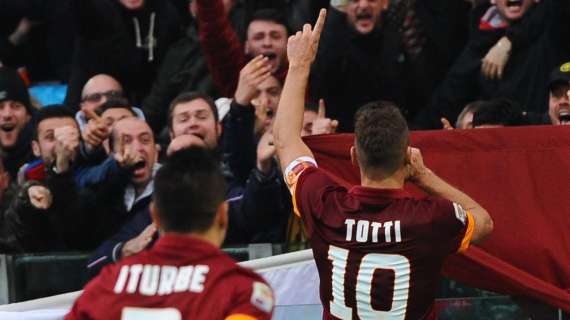 Totti rimonta la Lazio, 2-2 nel derby