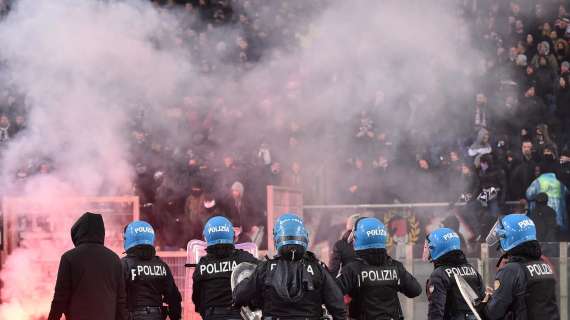 Scontri tra tifosi sull'A1, si va verso lo stop delle trasferte per i sostenitori di Roma e Napoli