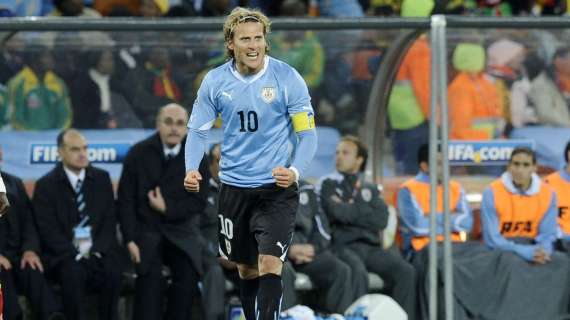 Diego Forlan nelle mire del Napoli?